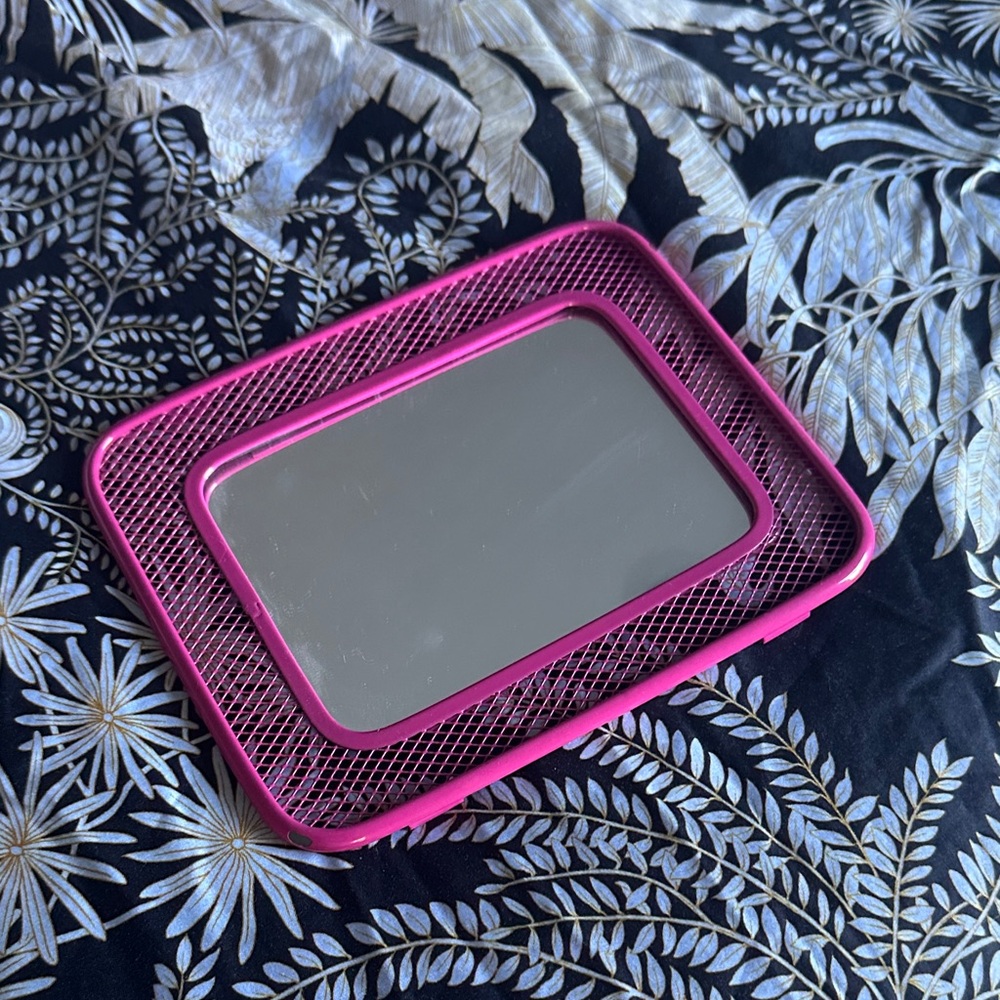 Pink mirror with magnets